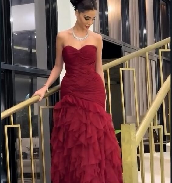 فستان احمر تل